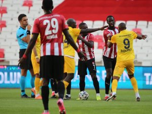 Mücadele Golsüz Beraberlikle Tamamlandı