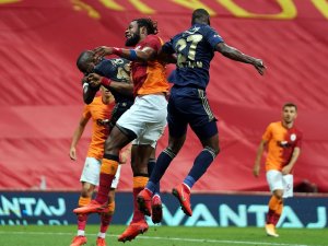Galatasaray - Fenerbahçe Karşılaşması 0-0 Eşitlikle Sona Erdi
