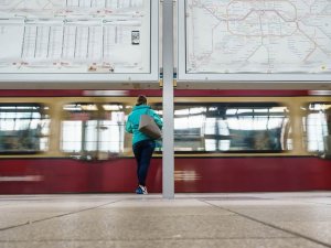 Berlin’de Toplu Taşıma Çalışanlarının Grevi Hayatı Felç Etti