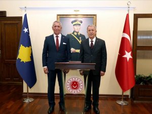 Bakan Akar, Kosova Savunma Bakanı Quni İle Bir Araya Geldi