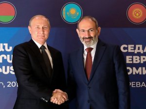 Putin Ermenistan Başbakanı Paşinyan İle Görüştü