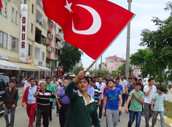Giresun, Türk Bayrağıyla yürüdü, kaymakam olay yerinde