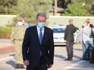 Bakan Akar Yerli Mayın Temizleme Teçhizatı İle Zırhlı Aracı İnceledi