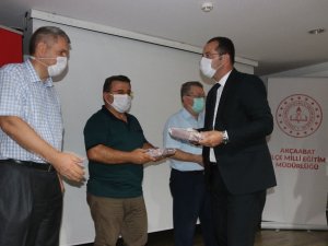 Akçaabat Belediyesi’nden Eğitime Tablet Desteği