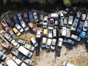 Piyasa Değeri 50 Milyon Olan Bu Araçlar Çürümeye Yüz Tuttu