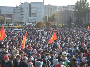 Kırgızistan’da Protestocular Seçim Sonuçlarının İptalini İstedi