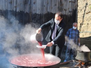 Doğu Karadeniz’de Kokulu Üzümlerden Pekmez Zamanı