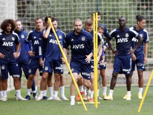 Fenerbahçe Yağmur Altında Çalıştı
