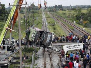 Tayland’da Otobüsle Tren Çarpıştı: 20 Ölü 29 Yaralı