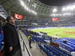 Bakan Kasapoğlu, Millileri Yalnız Bırakmadı
