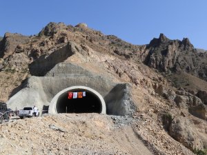 Bakan Karaismailoğlu Yusufeli’nde İncelemelerde Bulundu