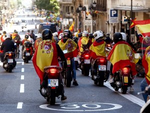 İspanya’da Madrid Kısıtlamaları Protesto Edildi