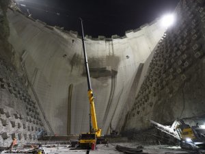 Yusufeli Barajı İnşaatı Gece Gündüz Demeden Devam Ediyor