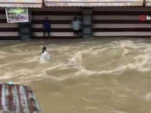13 Kişinin Öldüğü Felakette Sel Sularında Böyle Sürüklendi