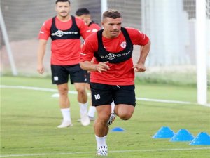 Antalyaspor’da Podolski İlk 11’e Dönüyor