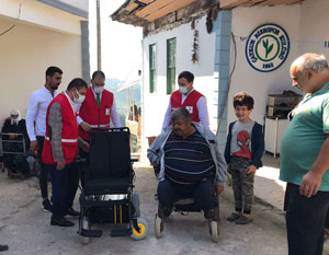 Türk Kızılay'dan Rize'de Tekerlekli Sandalye Yardımı