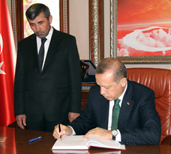 Erdoğan'dan Güneysu Belediye Başkanı Turan'a Tebrik