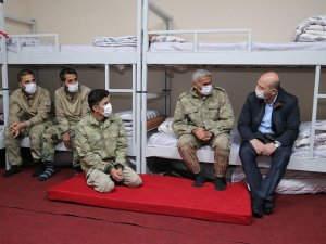 İçişleri Bakanı Soylu, İkiyaka Dağları’ndaki Üs Bölgesini Ziyaret Etti