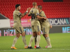 Fenerbahçe Liderlik Koltuğuna Oturdu