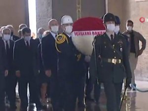Bakan Soylu, Muhtarlarla Birlikte Anıtkabir’i Ziyaret Etti