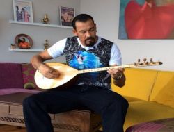 “türkü Baba” Servet Çetin’den Etkileyici Bağlama Performansı
