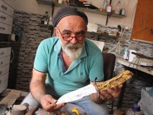 Bıçaklar Ve Savaş Aletleri Bu Ustanın Elinde Sanat Eserine Dönüşüyor