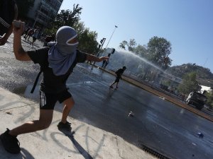 Şili’de Referandum Öncesi Halk Sokaklara Döküldü