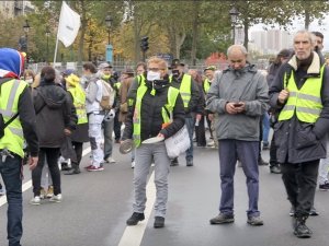 Paris’te Çocukları Hükümet Tarafında Ellerinden Alınan Ailelerden Protesto