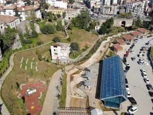 Kentsel Dönüşümün Ortasında Kaldı