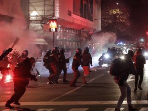 İtalya’da Sokağa Çıkma Yasağına Karşı Protestolar Devam Ediyor