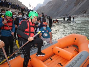 Bakan Kasapoğlu, Zap Nehri’nde Rafting Yaptı