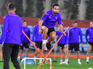Medipol Başakşehir, Psg Maçı Hazırlıklarına Başladı