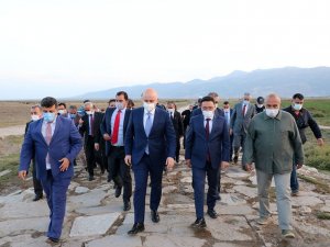 Bakan Karaismailoğlu, Afyonkarahisar’da Tarihi Köprüyü İnceledi