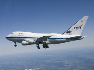 Nasa, Ay’ın Güneşli Yüzeyinde Su Keşfettiğini Duyurdu