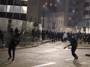 İtalya’da Covid-19 Kısıtlamaları Protesto Edildi: 12 Gözaltı