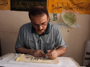 40 Yıllık Hattat Irak Türkmeni Al Zamo Sanatını Yaşatmak İçin Destek Bekliyor