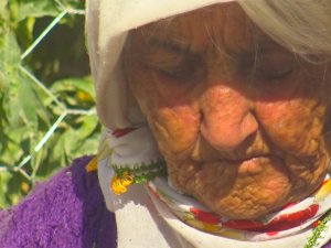 Madende Oğlunu, Covid-19’dan Eşini Kaybeden Ayşe Gökçe: "Gittiler Hep, Beni Götürmediler”