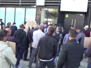 Kosova Tarım Üreticileri Tarım Bakanlığını Protesto Etti