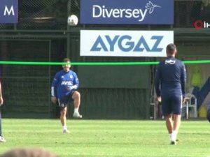 Erol Bulut Ve Emre Belözoğlu’ndan Ayak Tenisi Mücadelesi