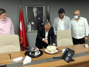 Ahmet Nur Çebi’nin Doğum Günü Kutandı