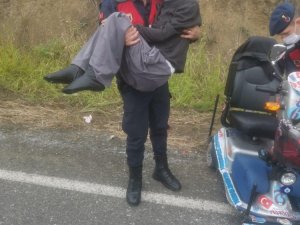 Engelli Aracının Lastiği Patladı, Yardımına Jandarma Koştu