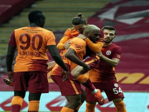 Ryan Babel Ligdeki İlk Golünü Attı