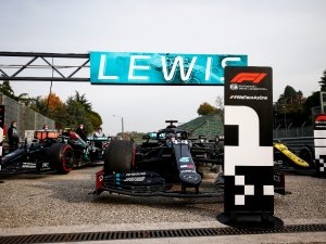 Hamilton Kazandı, Mercedes Üst Üste 7. Kez Şampiyon Oldu