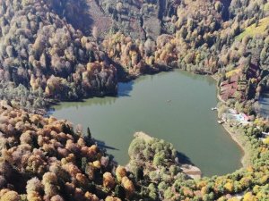 Borçka Karagöl’ün Büyüleyen Sonbahar Güzelliği