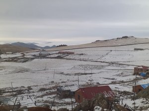 Karagöl Dağı’na Mevsimin İlk Karı Yağdı