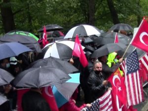 New York’ta Fransız Konsolosluğu Önünde Macron Karşıtı Protesto