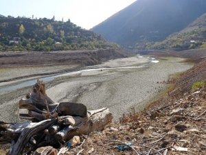 Torul Baraj Gölü’ndeki Kuraklık Dikkat Çekiyor