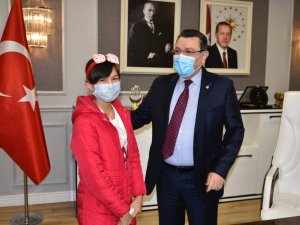 Trabzon’daki Afganlı Öğrenciden Depremzedeler İçin Duygulandıran Bağış