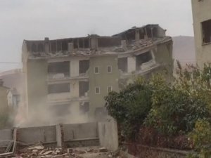 Deprem Bölgesi Elazığ’da Binalar Böyle Yıkıldı