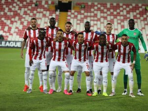 Sivasspor-karabağ Maçının Hakemi Değişti